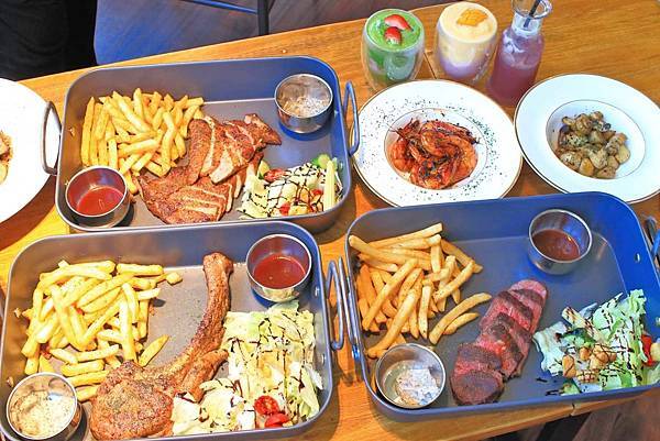 【中和餐廳】Mastro Cafe-超級巨無霸份量的戰斧豬排