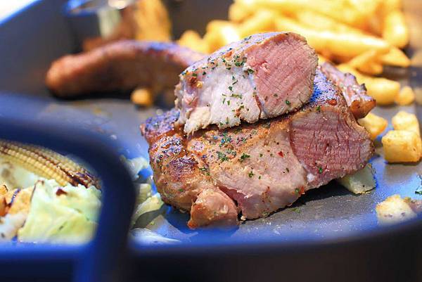 【中和餐廳】Mastro Cafe-超級巨無霸份量的戰斧豬排