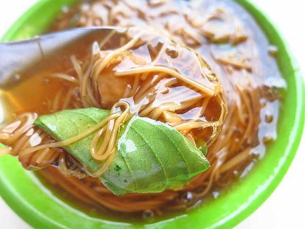 【三重美食】龍濱大腸麵線-獨特吃法，超過33年的老店