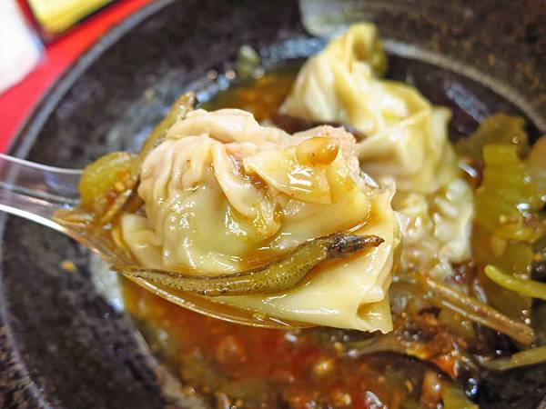 【板橋美食】陳新抄手-酸酸甜甜辣辣的美味酸辣抄手