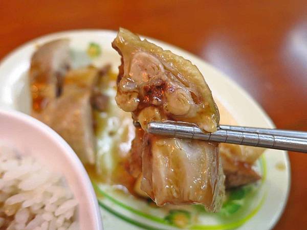 【蘆洲美食】好吃雞肉飯-１碗只要１０元超香的雞油飯