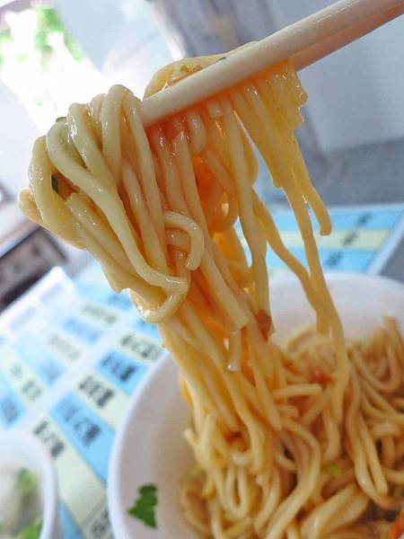 【台北美食】佳興魚丸店-每天現做60年老店魚丸湯