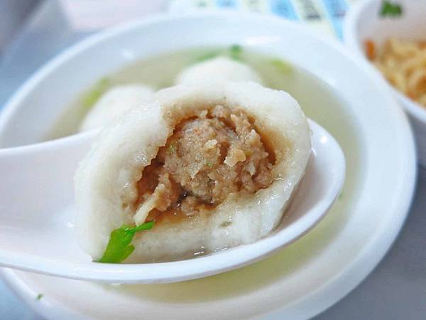 【台北美食】佳興魚丸店-每天現做60年老店魚丸湯