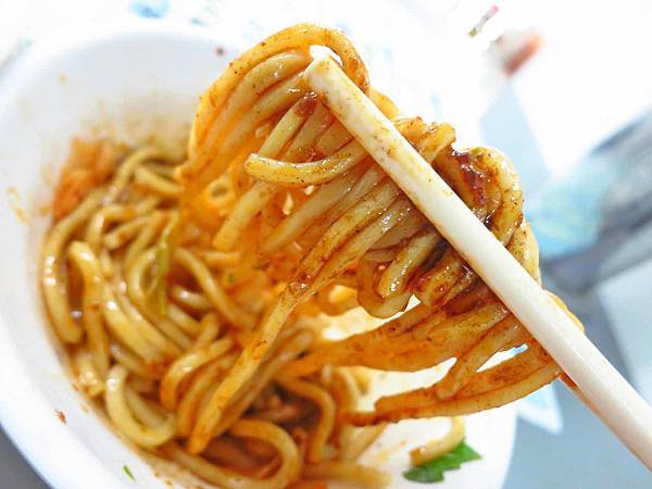 【台北美食】佳興魚丸店-每天現做60年老店魚丸湯