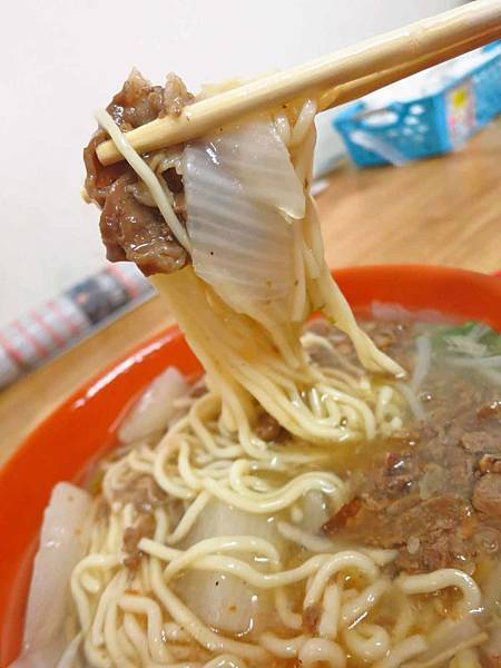 【新莊美食】正沙茶魷魚焿-剛開門就超多人潮的小吃店