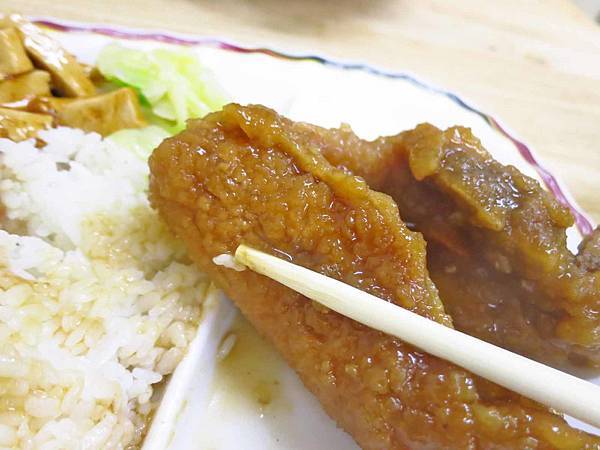 【桃園美食】佳珍餐飲-巷弄裡的滷排骨飯店