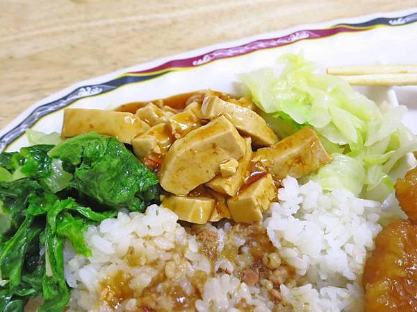 【桃園美食】佳珍餐飲-巷弄裡的滷排骨飯店