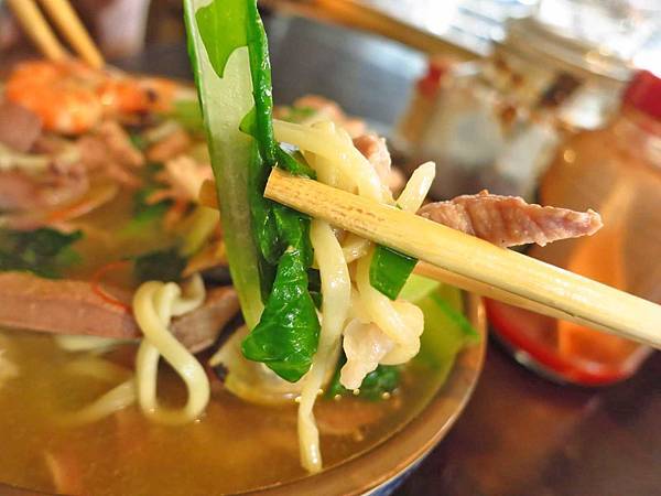 【台中美食】久流麵攤-只要60元就能吃到無敵大份量的什錦麵