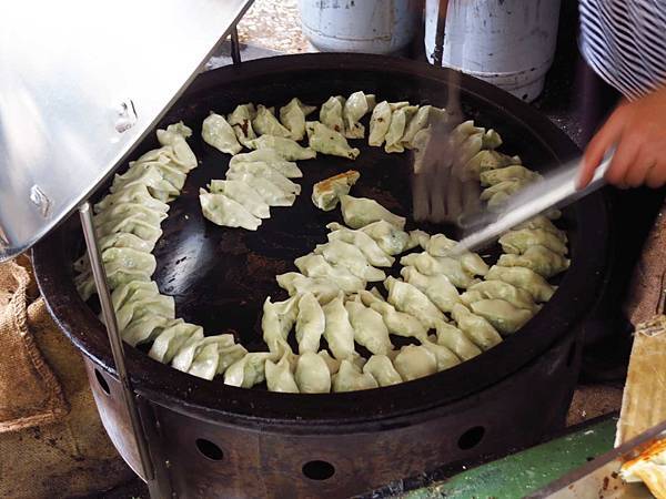 【台中美食】富台鍋貼-沒有明顯招牌卻有超便宜價格的3元鍋貼