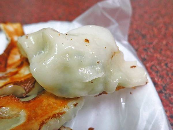 【台中美食】富台鍋貼-沒有明顯招牌卻有超便宜價格的3元鍋貼