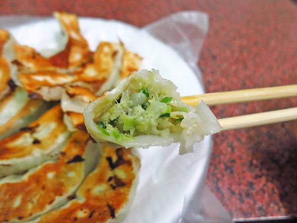 【台中美食】富台鍋貼-沒有明顯招牌卻有超便宜價格的3元鍋貼