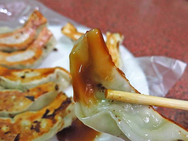 【台中美食】富台鍋貼-沒有明顯招牌卻有超便宜價格的3元鍋貼