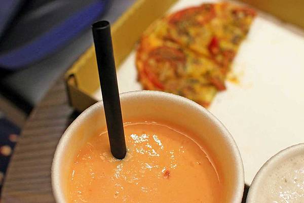 【台中美食】Gus Milk 格斯木瓜牛乳專賣店-逢甲夜市裡的超人氣木瓜牛奶店