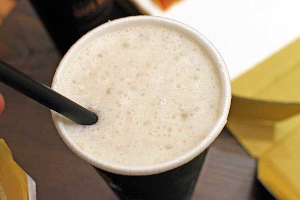 【台中美食】Gus Milk 格斯木瓜牛乳專賣店-逢甲夜市裡的超人氣木瓜牛奶店