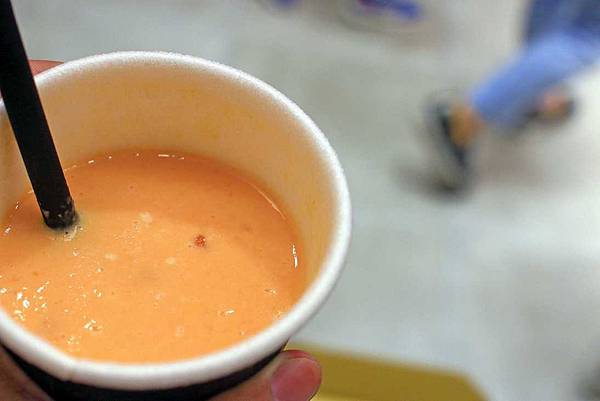 【台中美食】Gus Milk 格斯木瓜牛乳專賣店-逢甲夜市裡的超人氣木瓜牛奶店