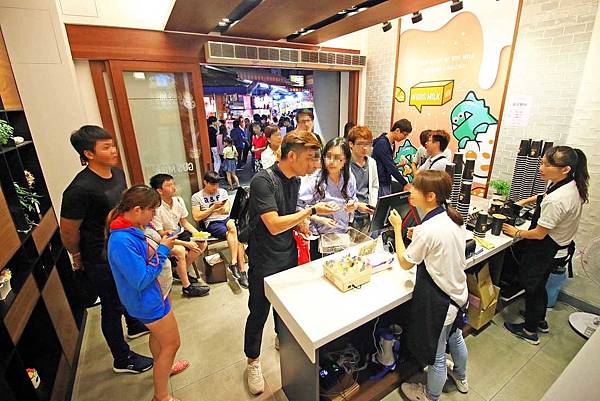 【台中美食】Gus Milk 格斯木瓜牛乳專賣店-逢甲夜市裡的超人氣木瓜牛奶店