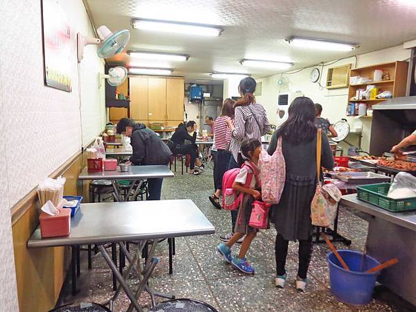 【台北美食】裕豐魯肉飯-每到用餐時間大排長龍的小吃店