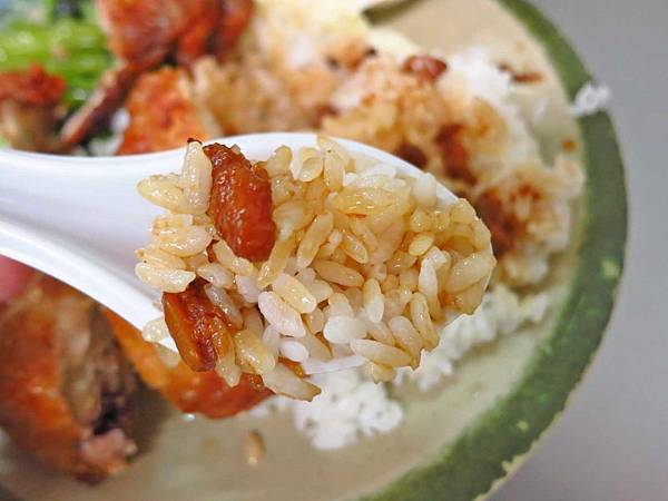 【台北美食】裕豐魯肉飯-每到用餐時間大排長龍的小吃店