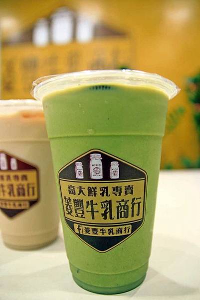 【桃園美食】菱豐牛乳商行-高大鮮奶特調的飲料店