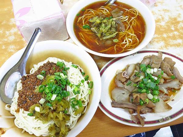 【新竹美食】三廠麵店-60元就能吃到超便宜牛肉麵 【新竹美食】三廠麵店-60元就能吃到超便宜牛肉麵