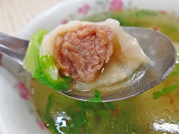 【新莊美食】古早味鹹湯圓-老舊夜市裡的60年老店