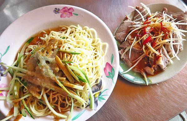 【台北美食】涼洲街無名涼麵-沒有招牌卻有超過人氣的涼麵店 【台北美食】涼洲街無名涼麵-沒有招牌卻有超過人氣的涼麵店