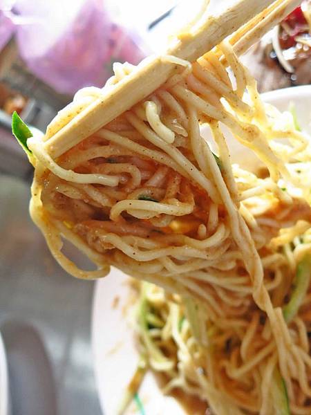 【台北美食】涼洲街無名涼麵-沒有招牌卻有超過人氣的涼麵店