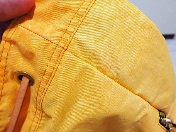 WaWa專業洗鞋洗包洗帽館-讓你的包包煥然一新，有如剛買一樣漂亮-免費到府收送