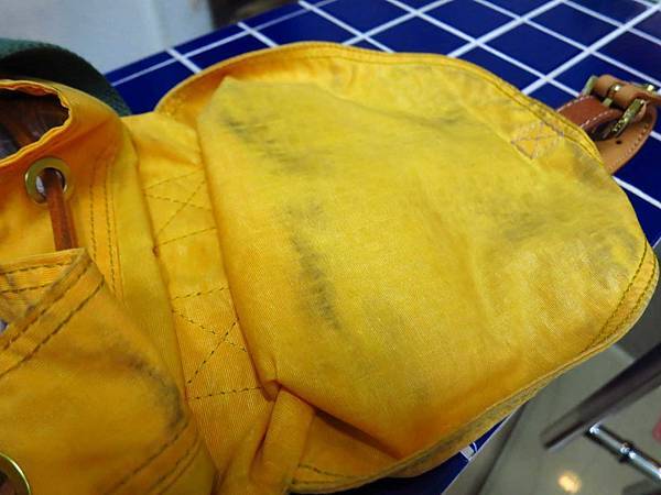 WaWa專業洗鞋洗包洗帽館-讓你的包包煥然一新，有如剛買一樣漂亮-免費到府收送