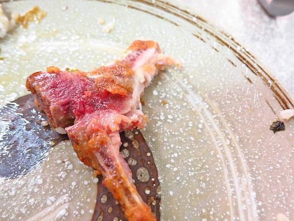 【三重美食】曾媽媽酸菜排骨飯-在地人極力推薦的超大塊排骨飯