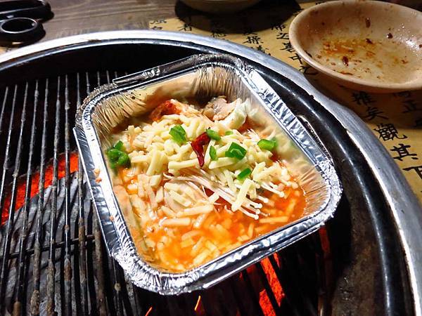 【韓國美食】貝殼倉庫조개창고-活生生比手還要大的海鮮吃到飽