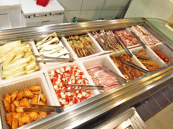 【韓國美食】貝殼倉庫조개창고-活生生比手還要大的海鮮吃到飽