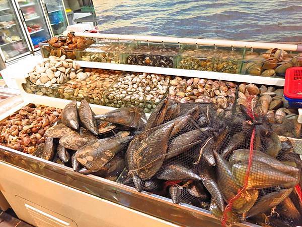 【韓國美食】貝殼倉庫조개창고-活生生比手還要大的海鮮吃到飽