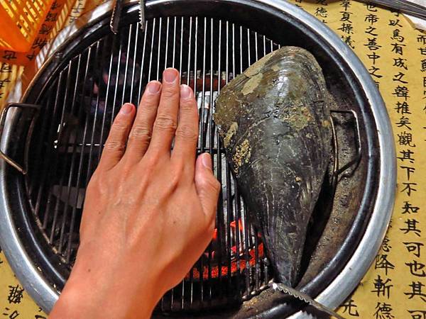 【韓國美食】貝殼倉庫조개창고-活生生比手還要大的海鮮吃到飽