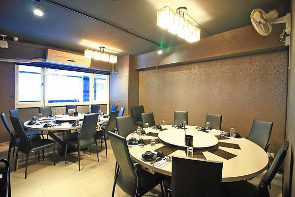 【蘆洲餐廳】恩家寶精緻鍋物-巨無霸加拿大直送龍蝦與創意冰火鍋