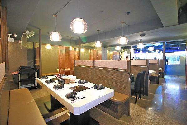 【蘆洲餐廳】恩家寶精緻鍋物-巨無霸加拿大直送龍蝦與創意冰火鍋