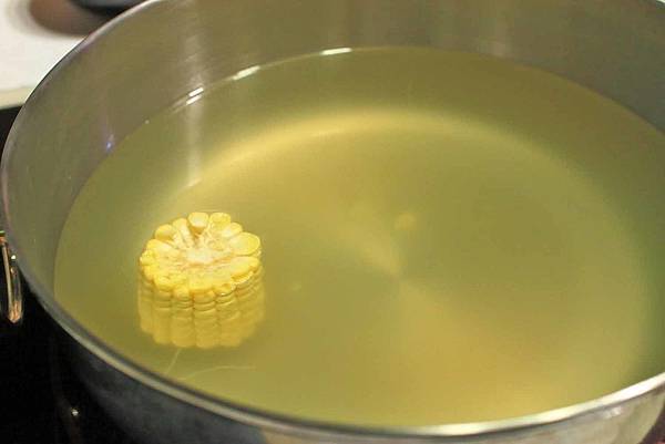 【蘆洲餐廳】恩家寶精緻鍋物-巨無霸加拿大直送龍蝦與創意冰火鍋