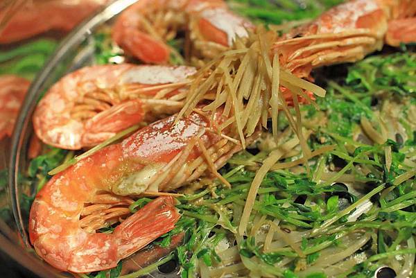 【蘆洲餐廳】恩家寶精緻鍋物-巨無霸加拿大直送龍蝦與創意冰火鍋