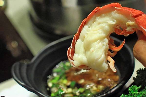 【蘆洲餐廳】恩家寶精緻鍋物-巨無霸加拿大直送龍蝦與創意冰火鍋
