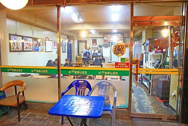 【韓國首爾美食】新堂店眼鏡奶奶烤腸-美味香噴噴的烤腸