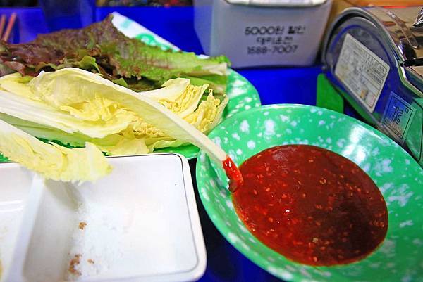 【韓國首爾美食】新堂店眼鏡奶奶烤腸-美味香噴噴的烤腸