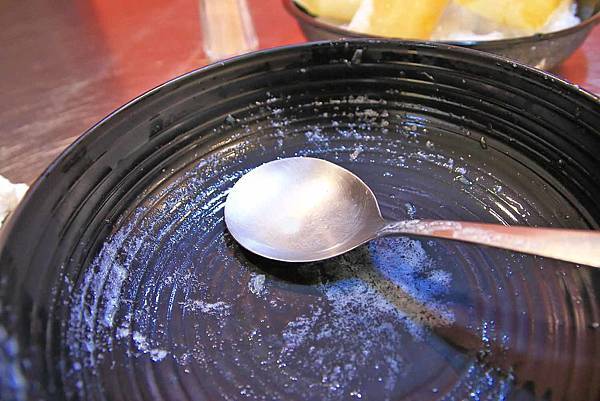 【蘆洲美食】古早味旺來冰店-用整顆鳳梨製作的超豪華鳳梨冰