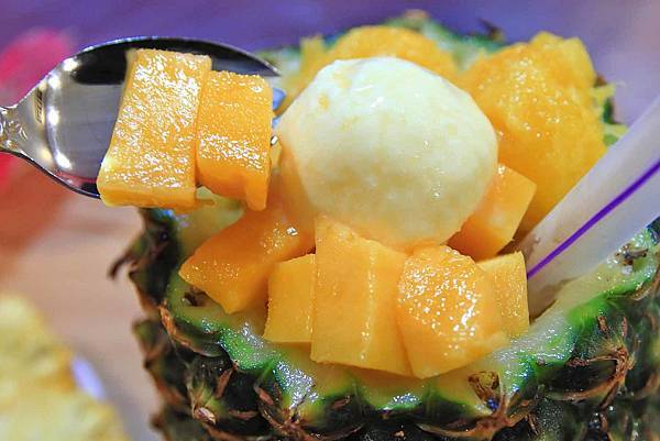 【蘆洲美食】古早味旺來冰店-用整顆鳳梨製作的超豪華鳳梨冰