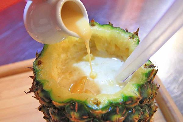 【蘆洲美食】古早味旺來冰店-用整顆鳳梨製作的超豪華鳳梨冰