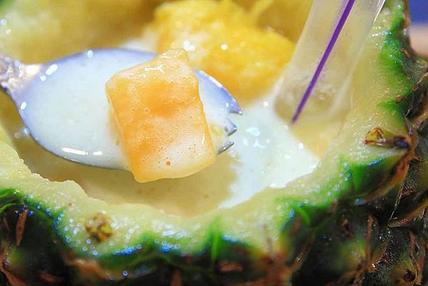 【蘆洲美食】古早味旺來冰店-用整顆鳳梨製作的超豪華鳳梨冰