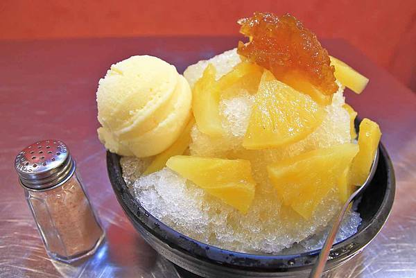 【蘆洲美食】古早味旺來冰店-用整顆鳳梨製作的超豪華鳳梨冰