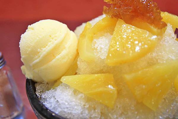 【蘆洲美食】古早味旺來冰店-用整顆鳳梨製作的超豪華鳳梨冰