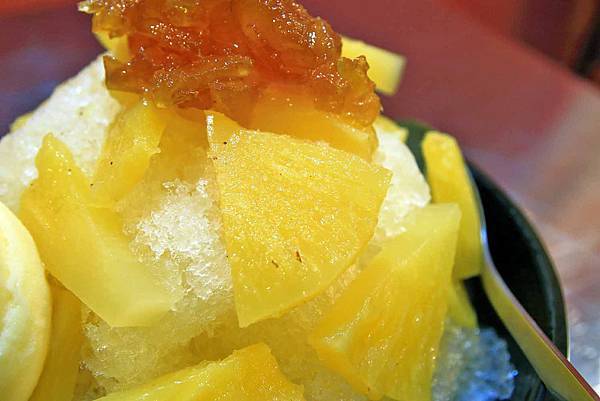 【蘆洲美食】古早味旺來冰店-用整顆鳳梨製作的超豪華鳳梨冰