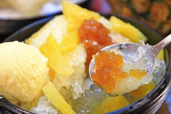 【蘆洲美食】古早味旺來冰店-用整顆鳳梨製作的超豪華鳳梨冰