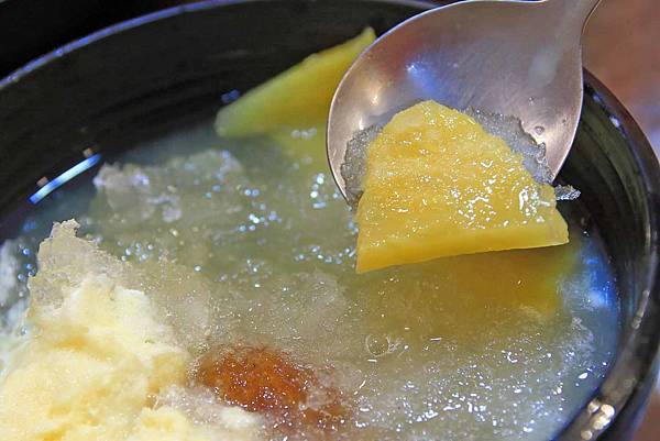 【蘆洲美食】古早味旺來冰店-用整顆鳳梨製作的超豪華鳳梨冰